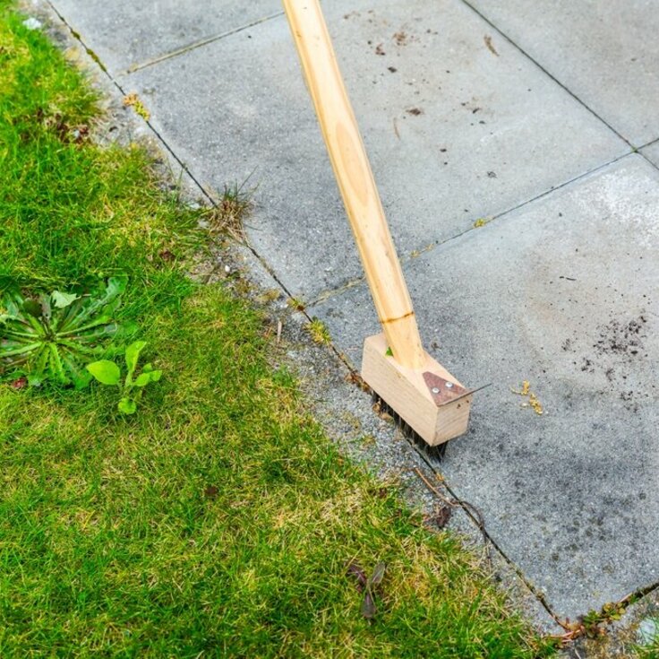 Clean grout in your garden patio with these 4 easy steps